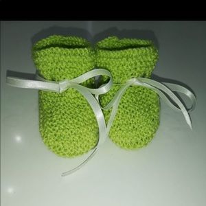 Baby wool booties . Hand made . 0-10 months
